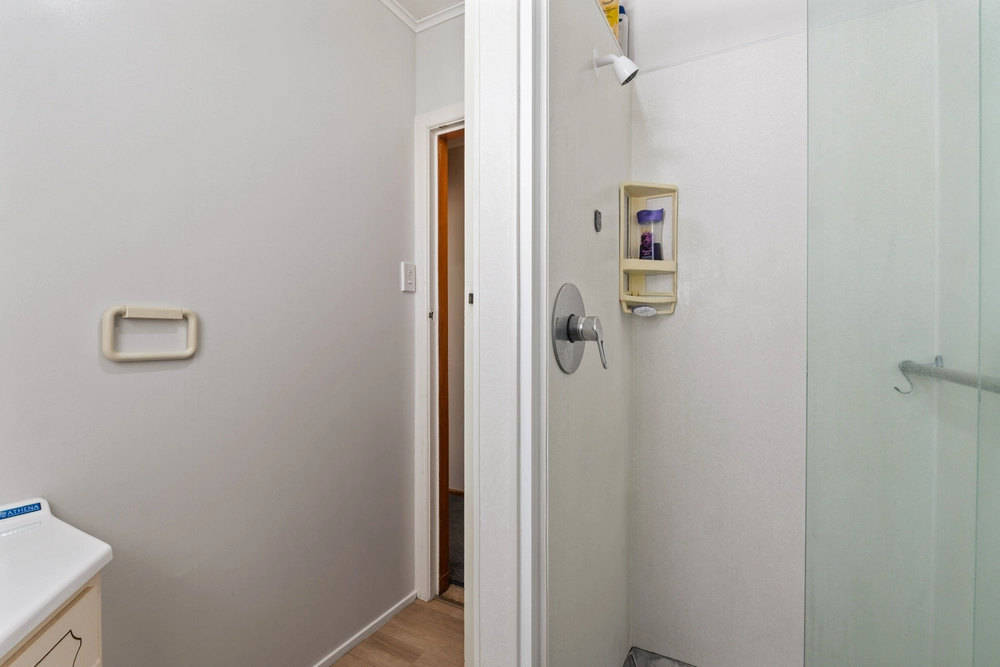 Photos of 21 Ropata Street