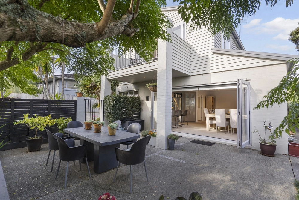 Photos of 44A Bleakhouse Road