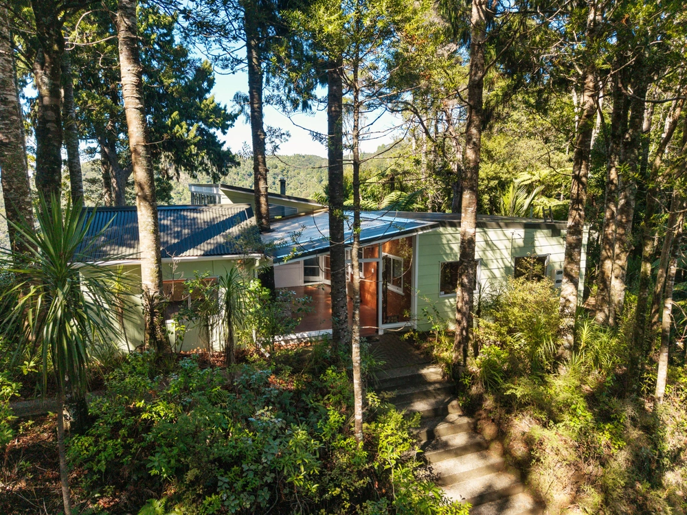 Photos of 136 Opanuku Road