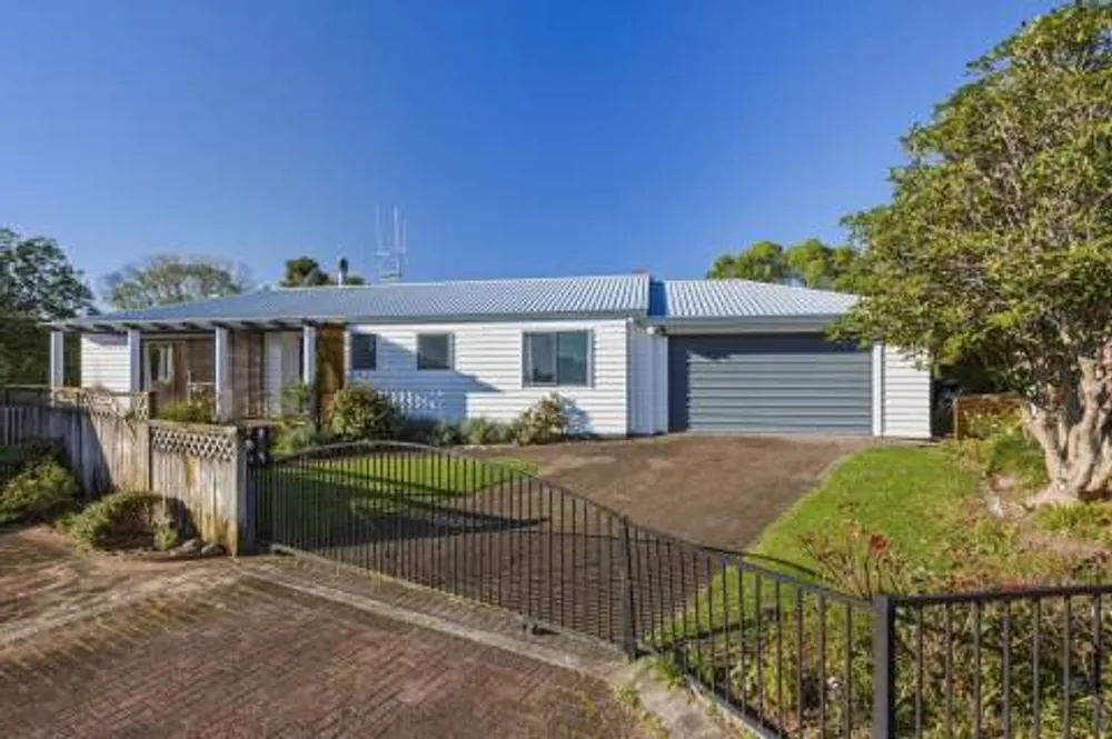 Photos of 25 Lucerne Place
