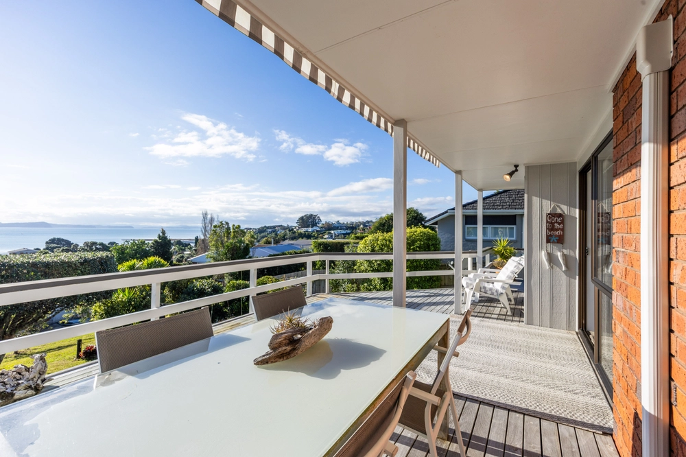 Photos of 952B Whangaparaoa Road
