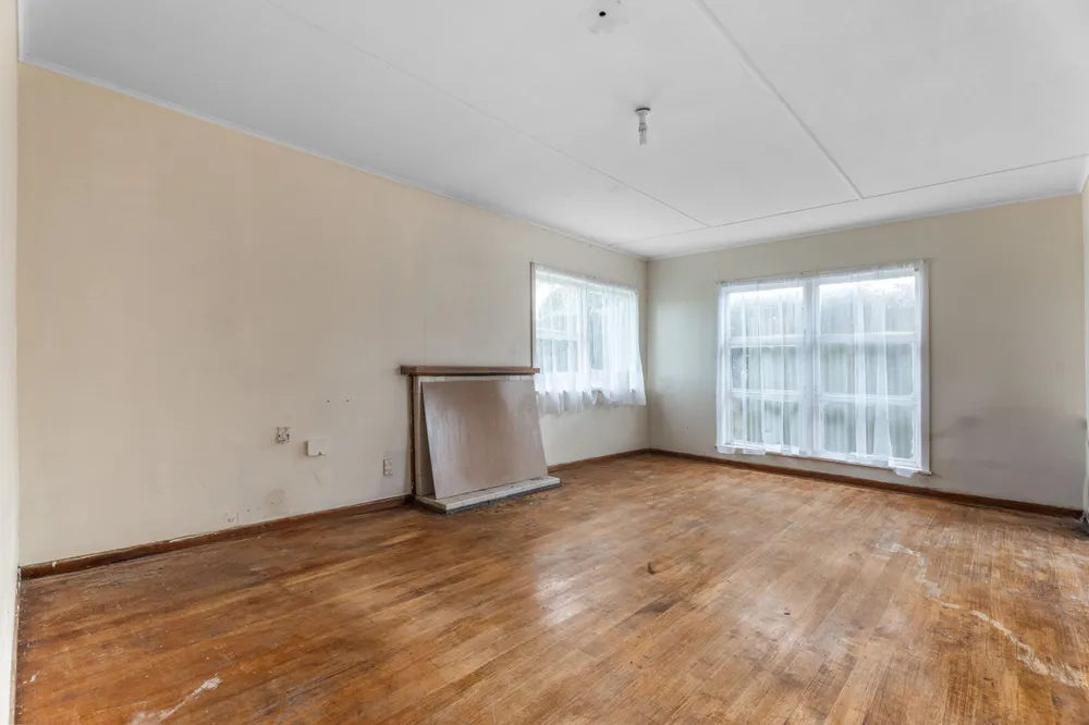 Photos of 37 Featherston Crescent
