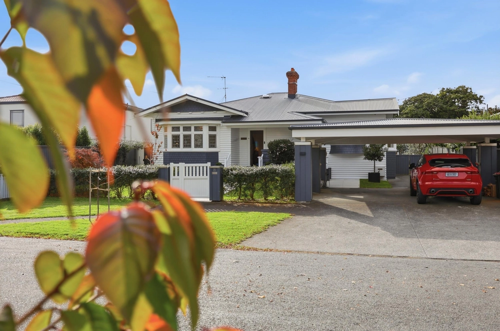 Photos of 23 Fairholme Avenue