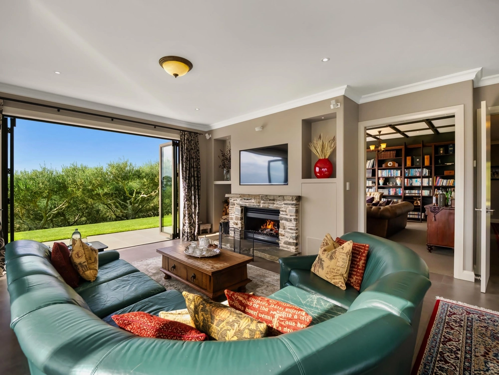 Photos of 265A Hot Springs Road