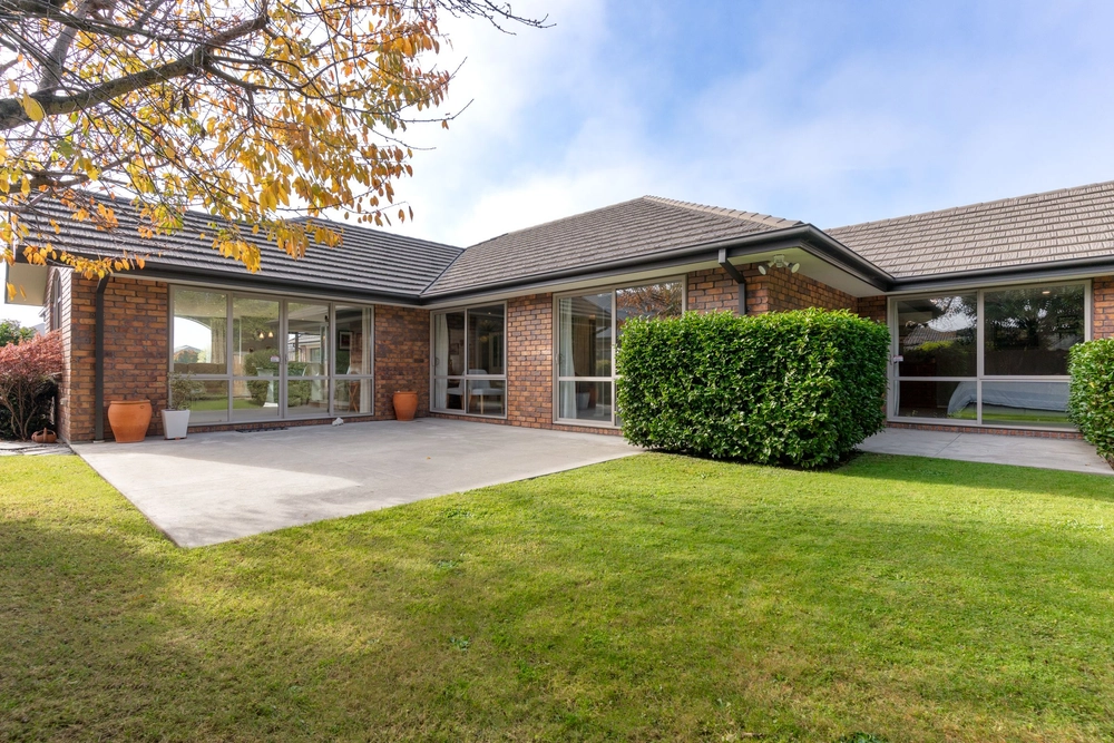 Photos of 8 Saddleback Green