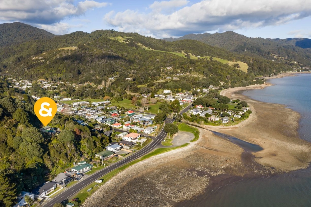 Photos of 642 Thames Coast Road