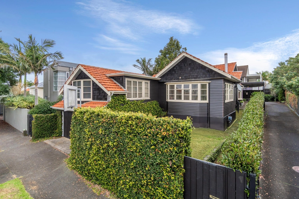 Photos of 133 Coates Avenue