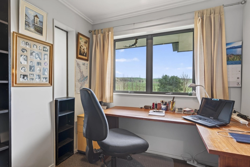 Photos of 283 Maungakaramea Road