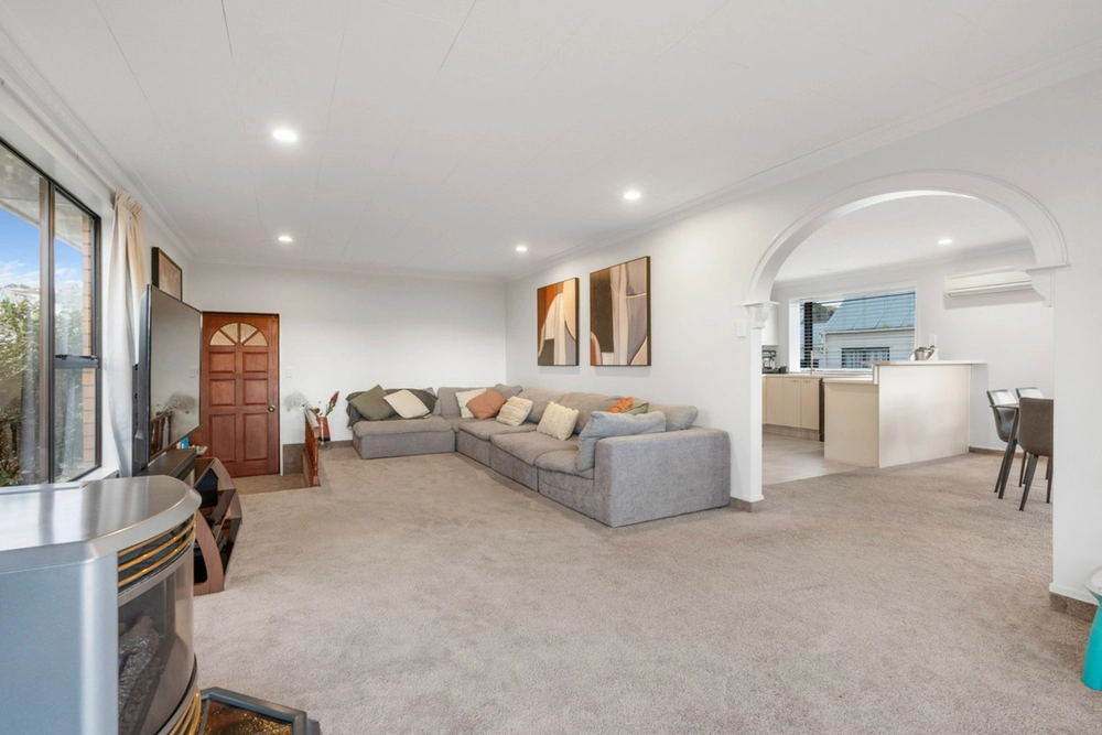 Photos of 47 Kinmont Crescent