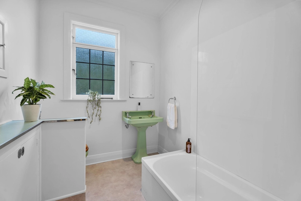 Photos of 2 Seabreeze Road