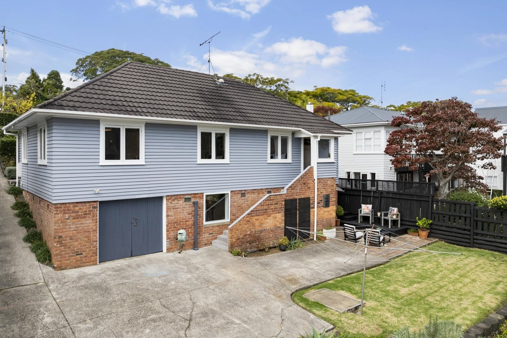 Photos of 10 Forfar Road