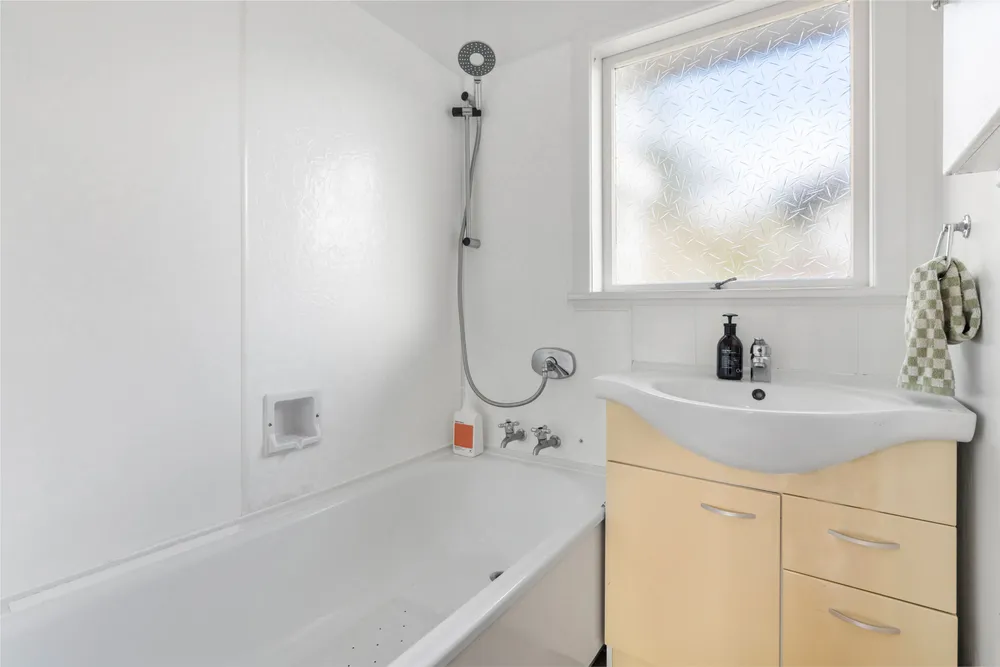 Photos of 2/4 Penzance Road