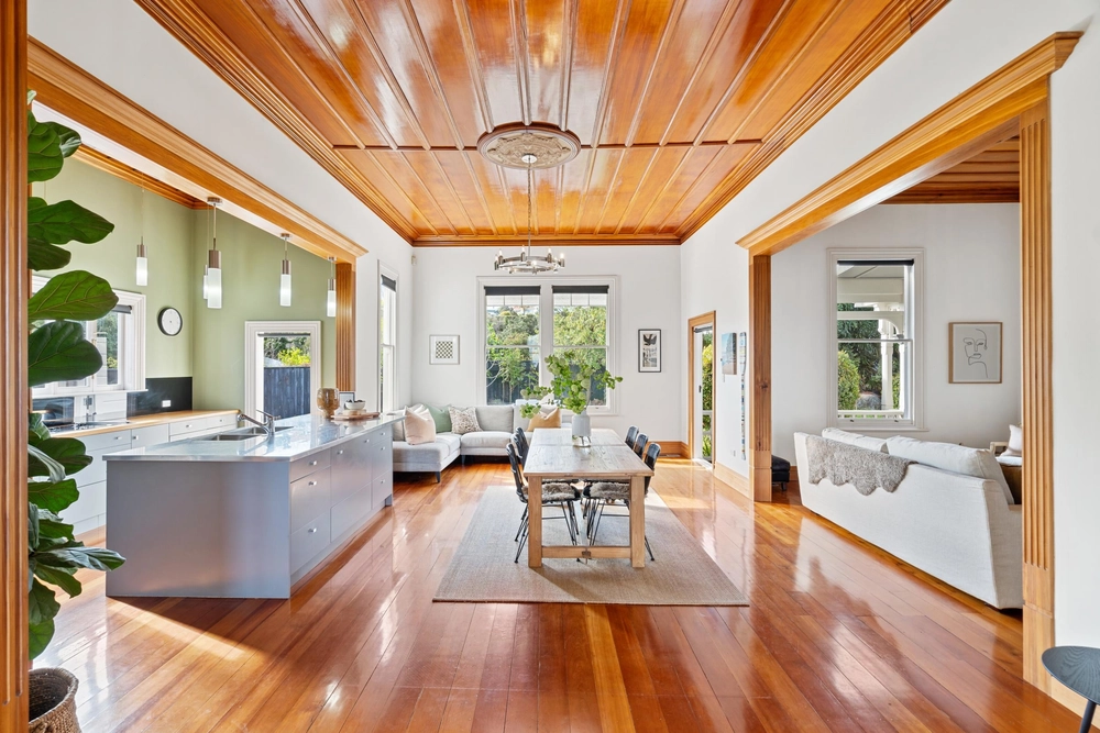 Photos of 6 Thompson Road