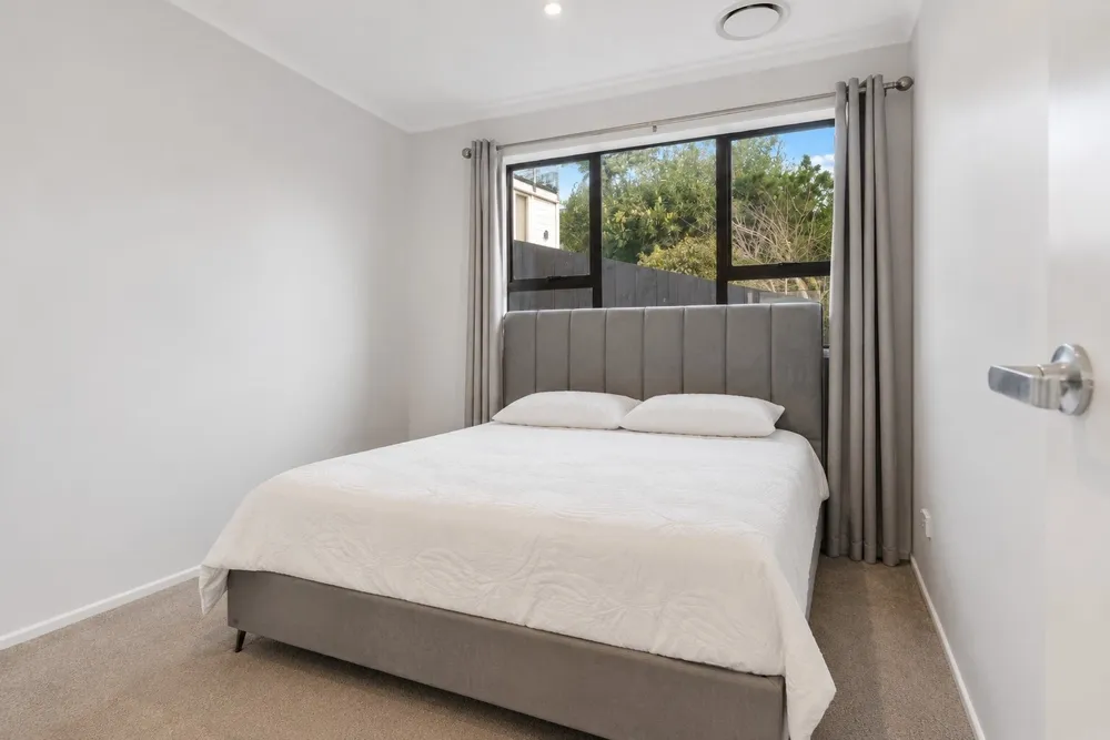 Photos of 9 Pohutukawa Avenue