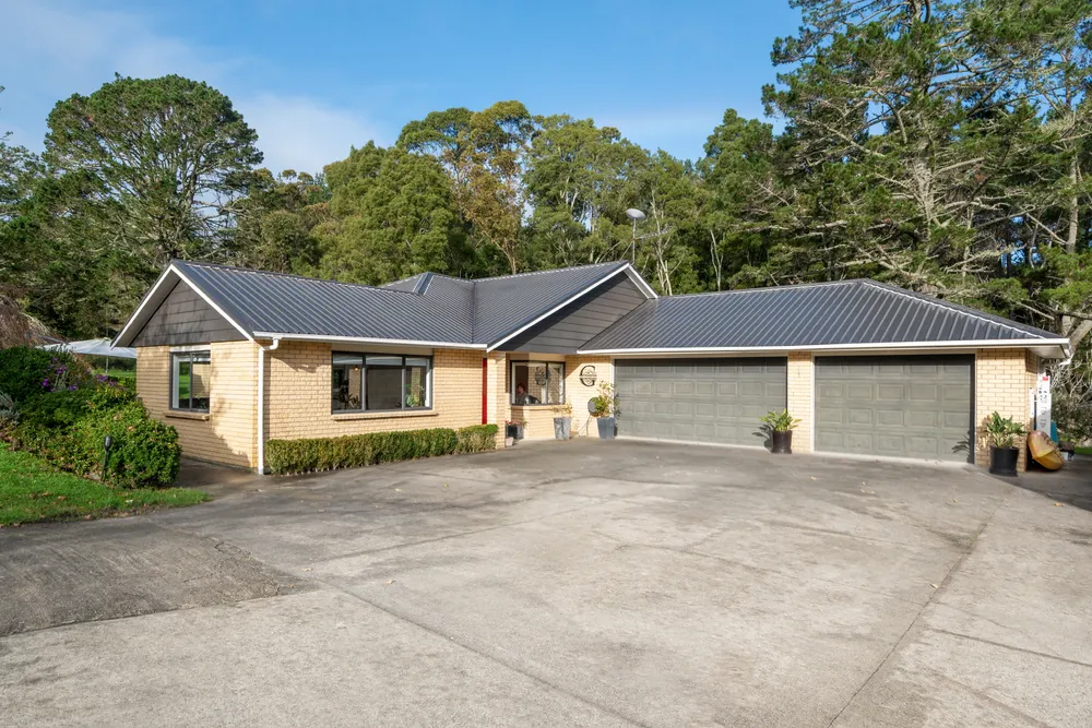 Photos of 108 Paremoremo Road