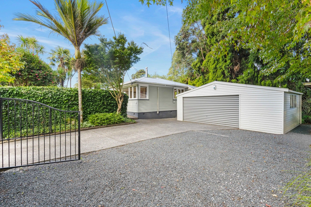 Photos of 200 Woodlands Park Road