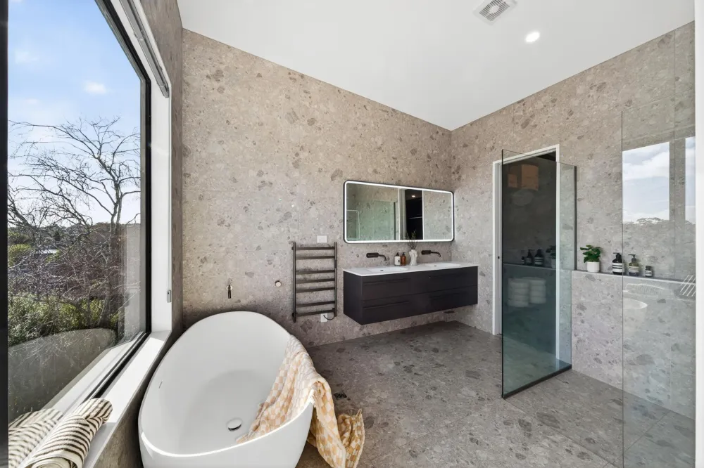 Photos of 39B Waiatarua Road