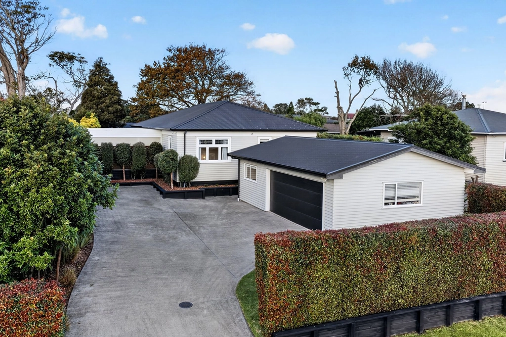 Photos of 9 Woodhouse Road