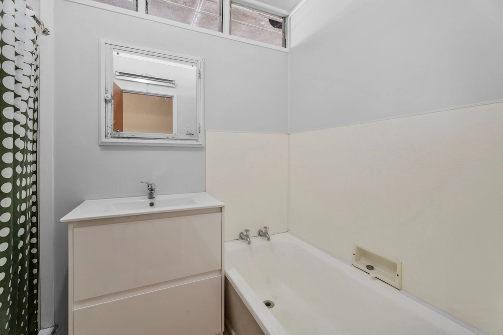 Photos of 2/150 St George Street