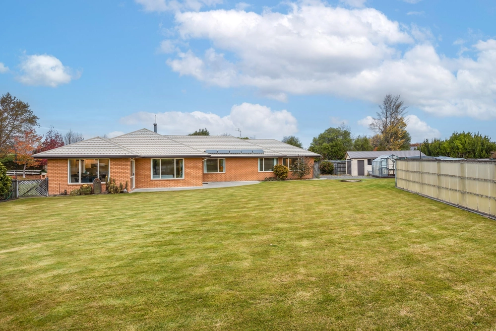Photos of 49 Stonebridge Way