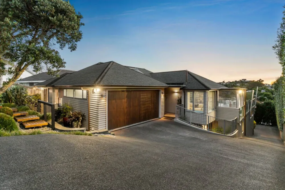 Photos of 402 Riddell Road
