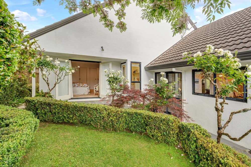 Photos of 16 Peretao Rise