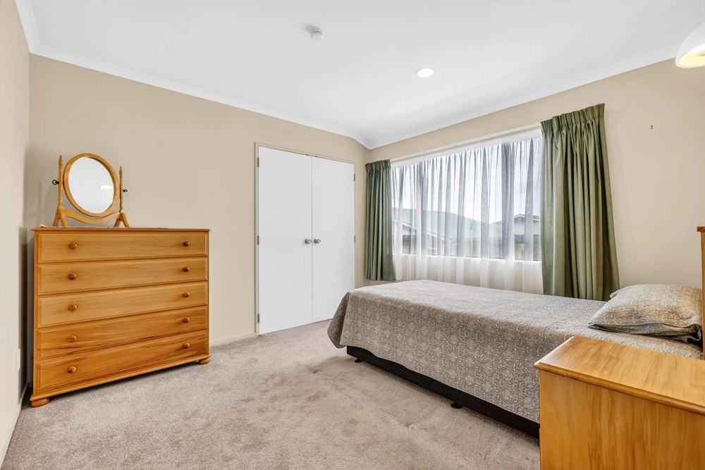 Photos of 2/136 Rutherford Street