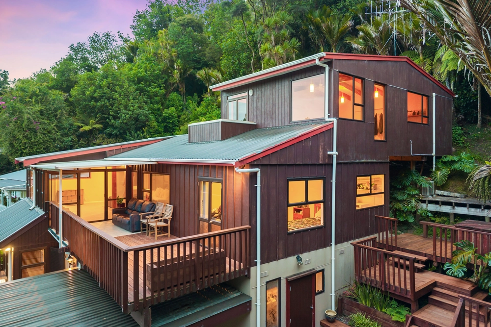 Photos of 54 Wood Bay Road