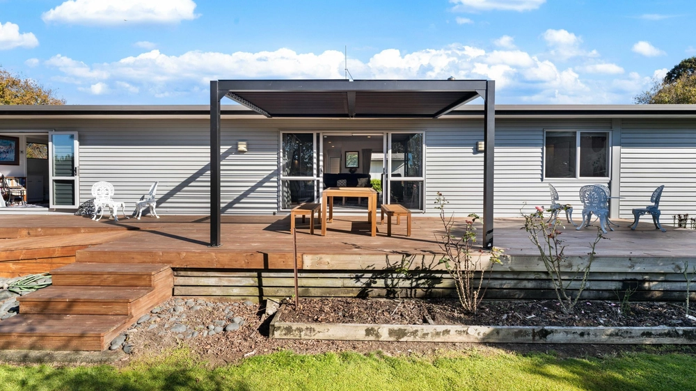 Photos of 1522 Kaiaua Road
