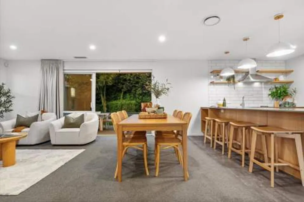 Photos of 217 Lakes Boulevard