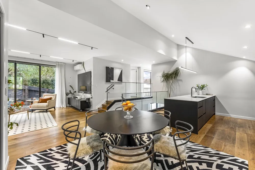 Photos of 10D Standen Avenue