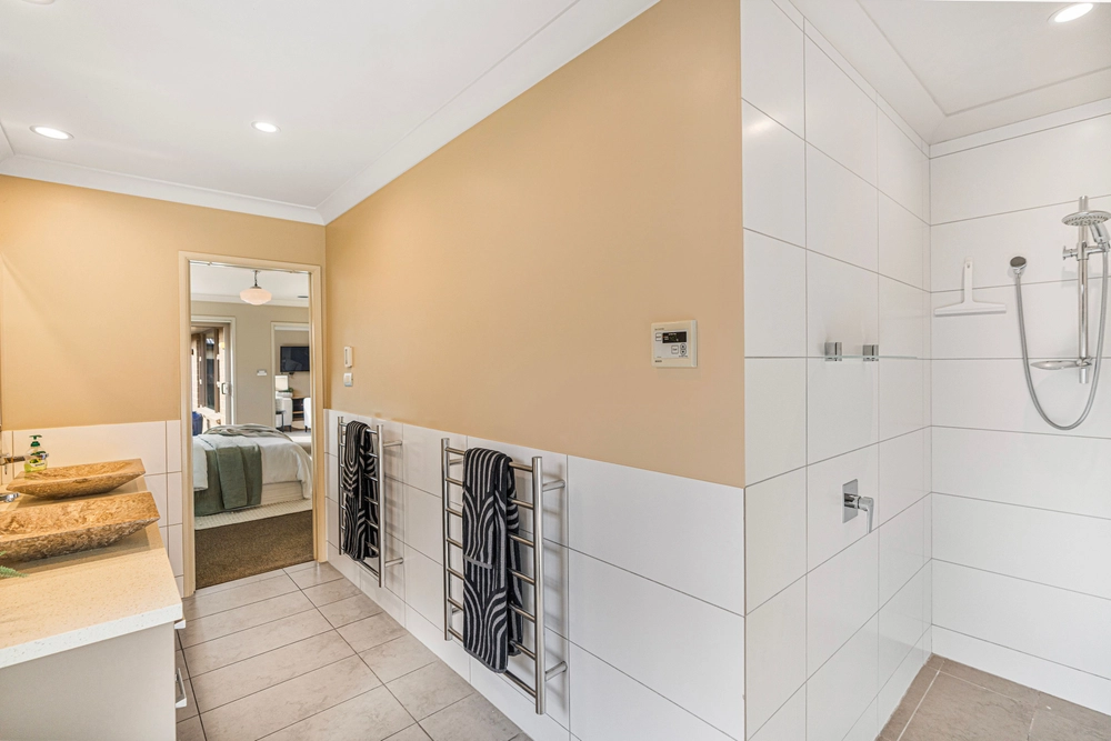 Photos of 16 Bernice Crescent