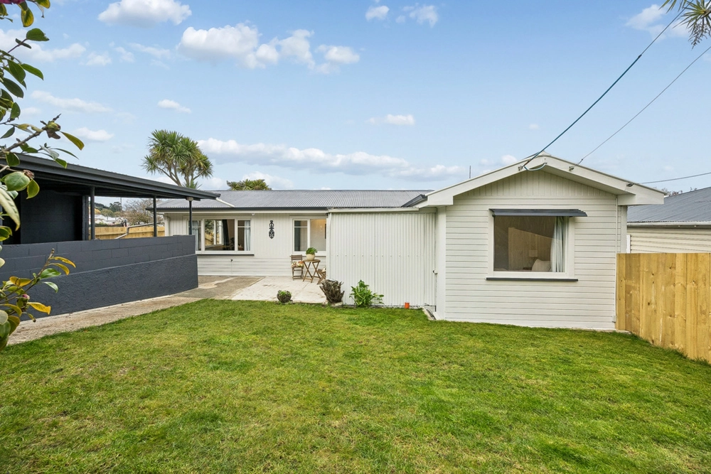 Photos of 141 Easther Crescent