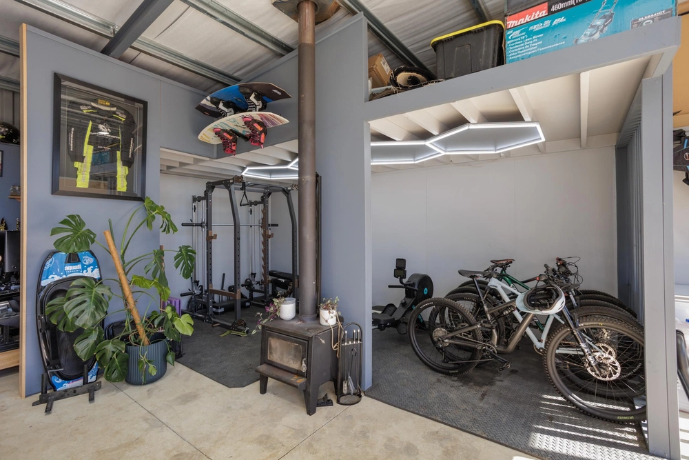 Photos of 992 Te Kawa Road
