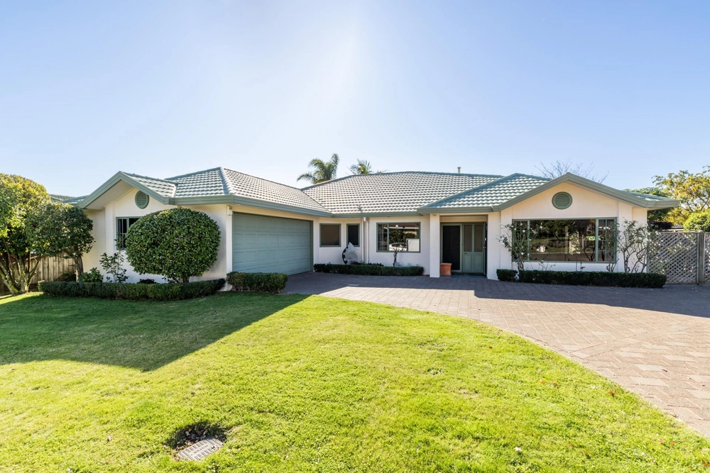 Photos of 19 Kingsgate Avenue