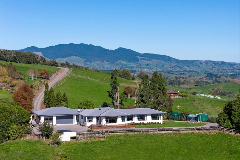Photos of Unit 3, 957 Taotaoroa Road