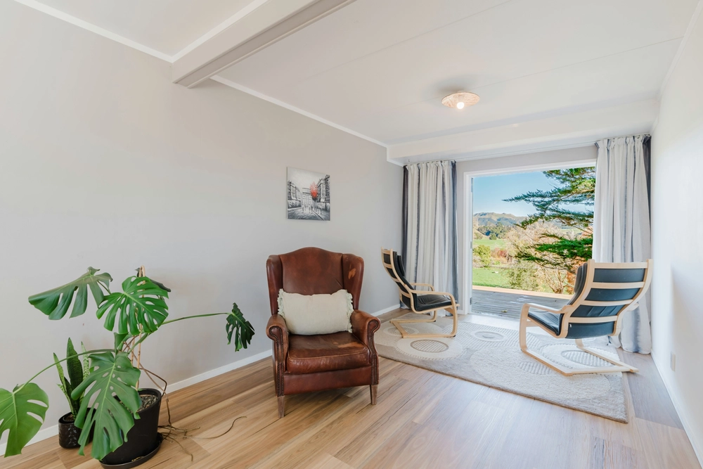 Photos of 1524 Te Pahu Road
