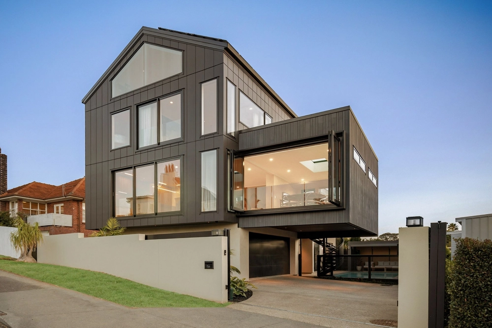 Photos of 2 Glen Atkinson Street