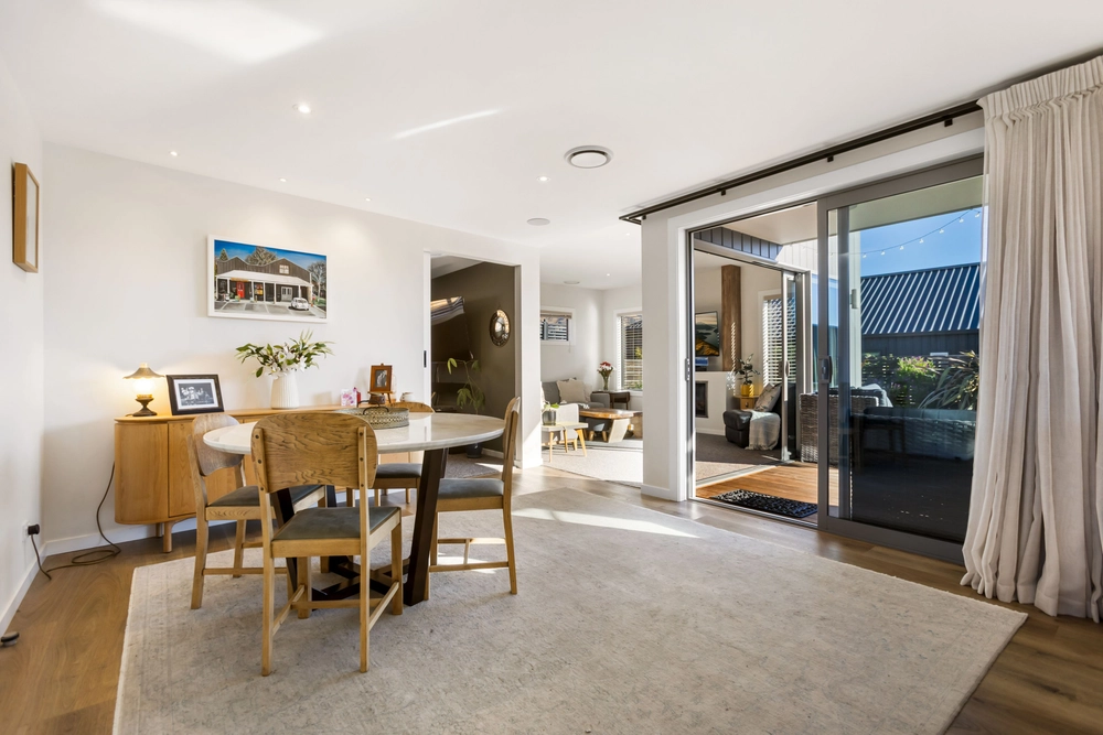 Photos of 15 Landsborough Lane
