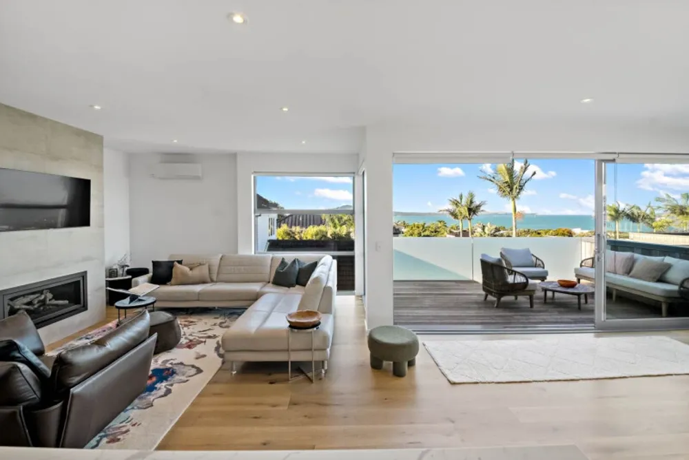 Photos of 4B Rawhitiroa Road