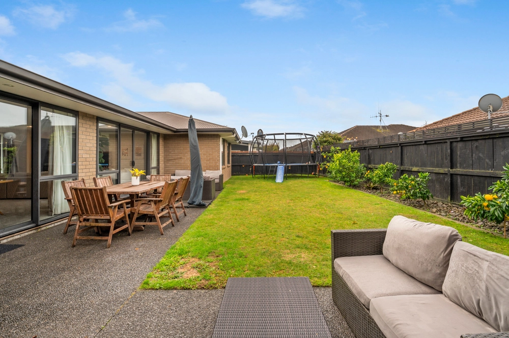 Photos of 11 Oakwood Way