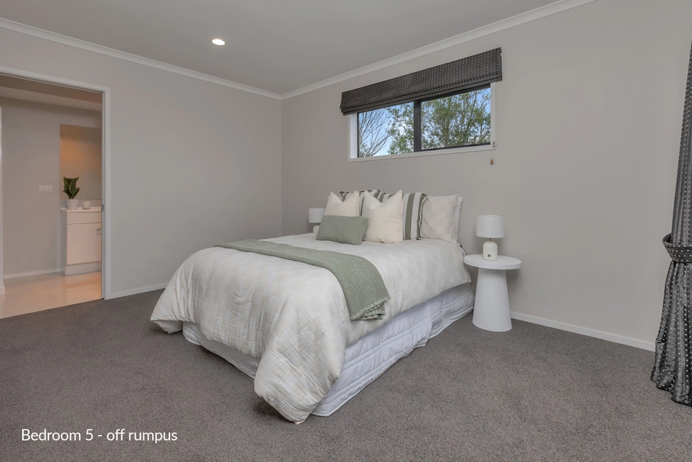 Photos of 43 Roydon Drive