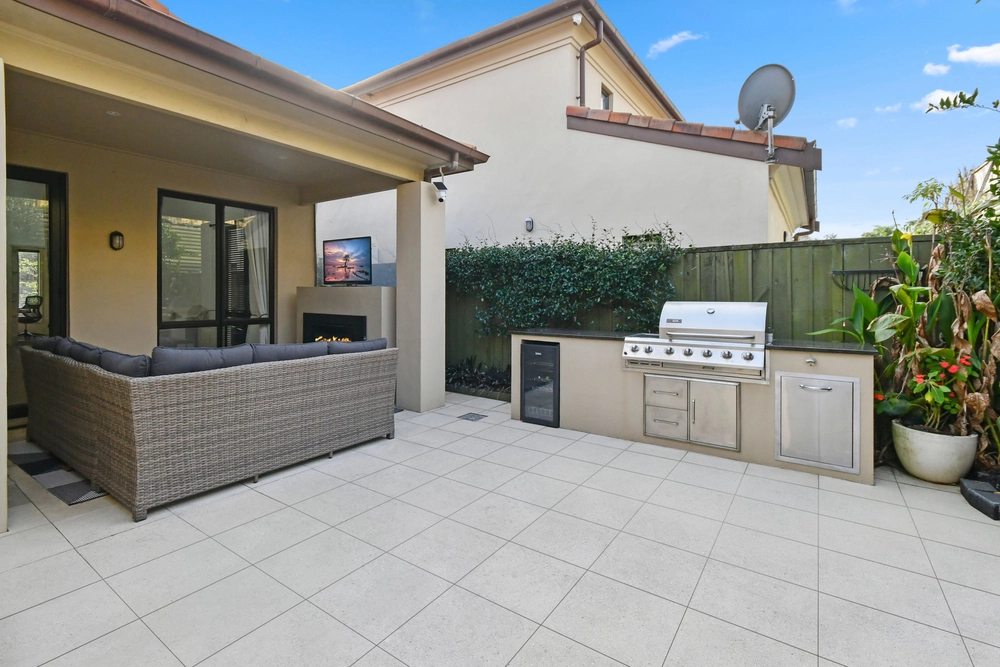 Photos of 25 Bridgefield Crescent