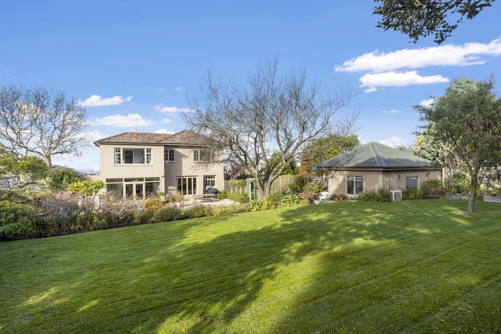 Photos of 8 Neidpath Road