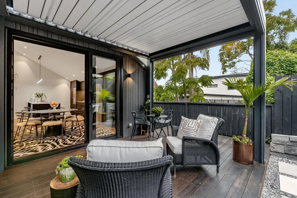 Photos of 10D Standen Avenue