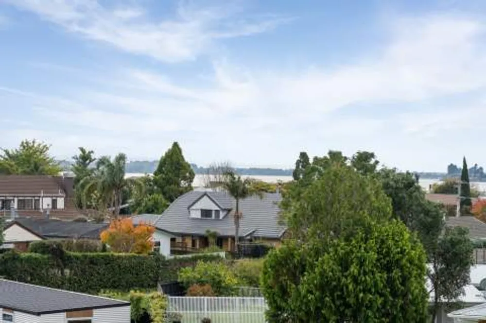 Photos of 48 Eaton Crescent