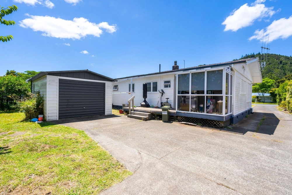 Photos of 24 Lovatt Crescent