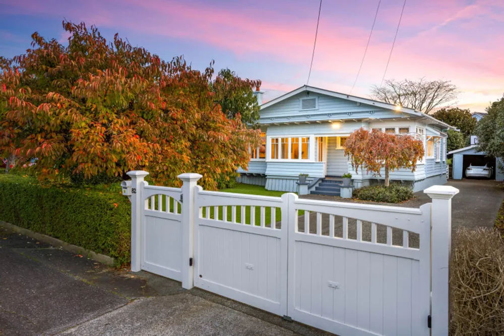 Photos of 82 Quadrant Road