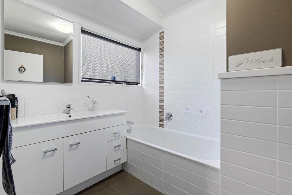 Photos of 80 Oira Road