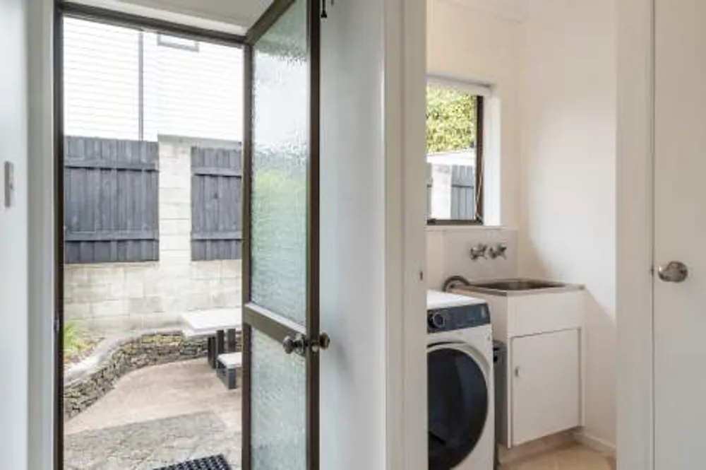 Photos of 48 Eaton Crescent
